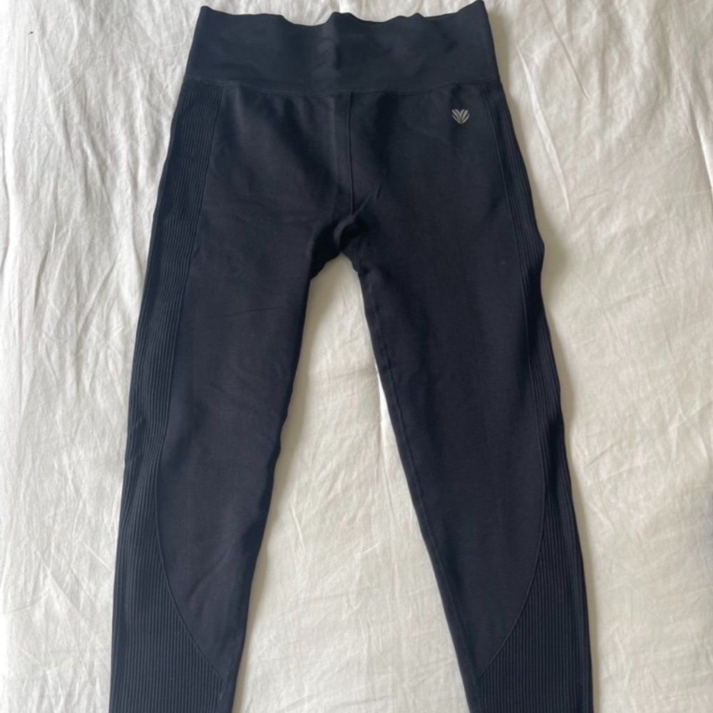 Forever 21 Black Hi-Rise Leggings/ Size M